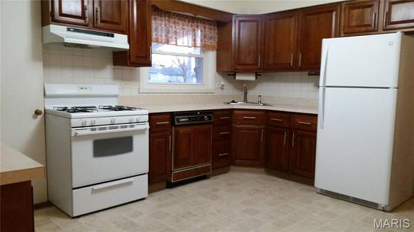 150 Saint Daniel LN, Florissant, MO 63031