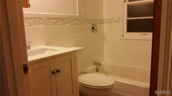 150 Saint Daniel LN, Florissant, MO 63031