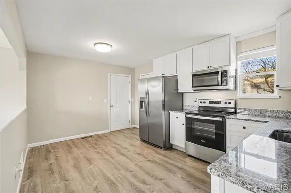 90 Brightmoor DR, Florissant, MO 63033