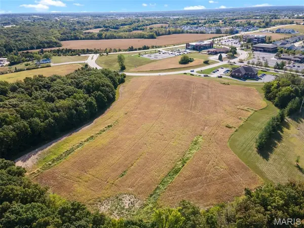 Lot 7 Hawk Ridge CIR, Lake St Louis, MO 63367