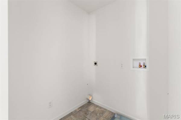 33 Fairmount Grove DR, St Peters, MO 63376