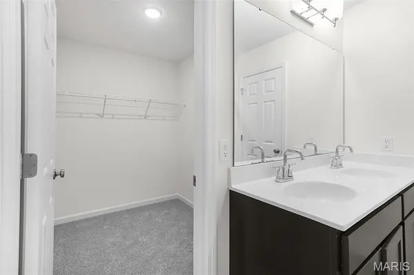 35 Fairmount Grove DR, St Peters, MO 63376