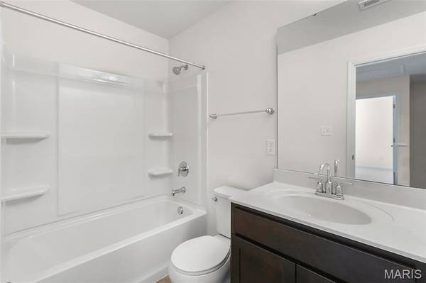 35 Fairmount Grove DR, St Peters, MO 63376