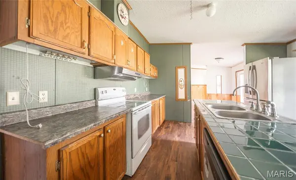 16500 Buttercup RD, Crocker, MO 65452