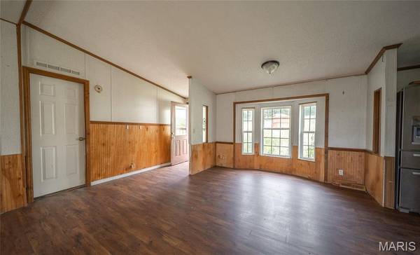 16500 Buttercup RD, Crocker, MO 65452