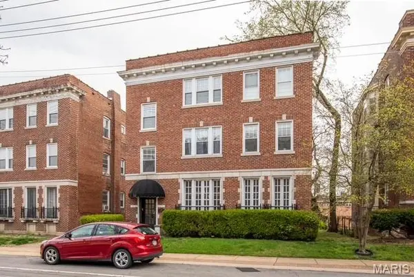 738 Kingsland AVE, University City, MO 63130