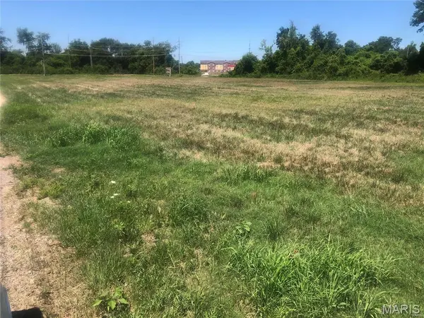 18450 Olive Street Road RD, Chesterfield, MO 63005