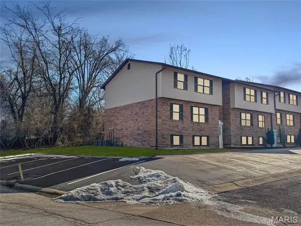 21 Village West CT #302, Washington, MO 63090
