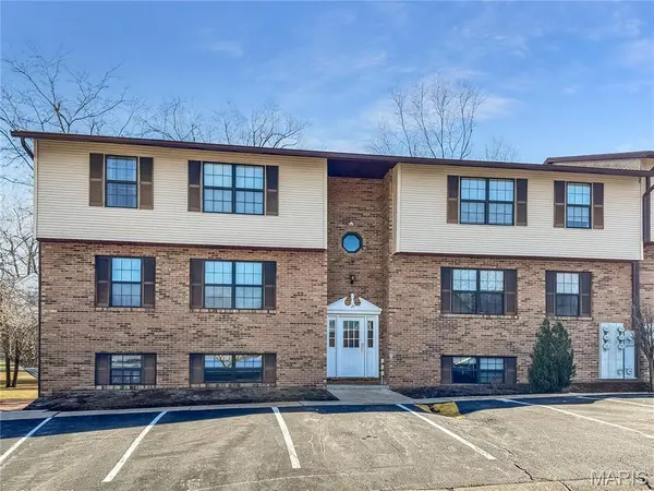 21 Village West CT #302, Washington, MO 63090