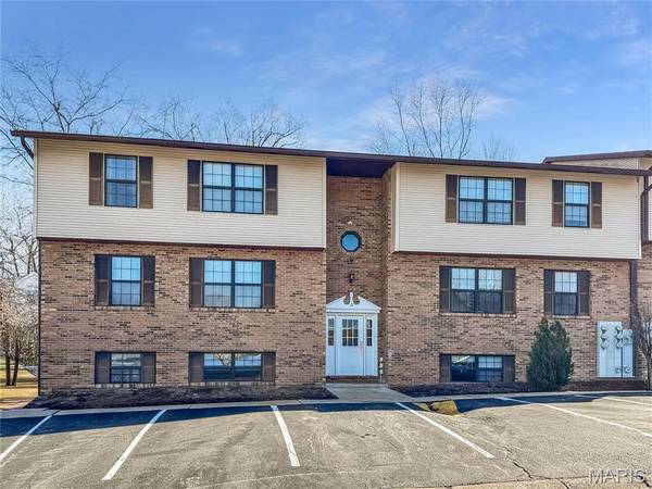 21 Village West CT #302, Washington, MO 63090