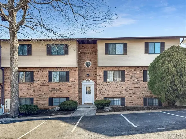 15 Village West CT #302, Washington, MO 63090