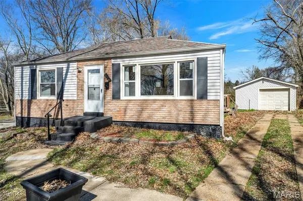 2045 Bainbridge DR, St Louis, MO 63133