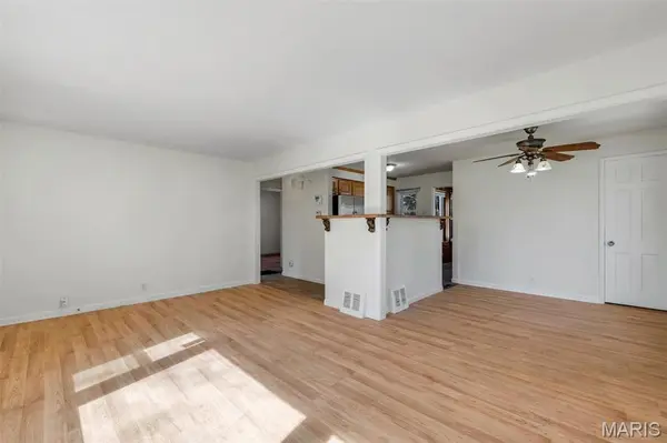 2045 Bainbridge DR, St Louis, MO 63133