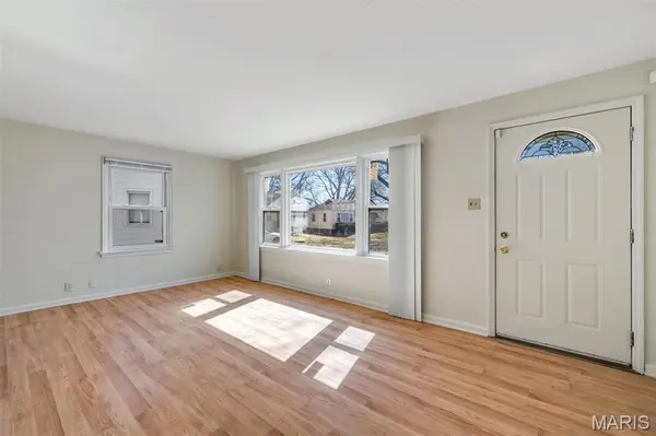 2045 Bainbridge DR, St Louis, MO 63133