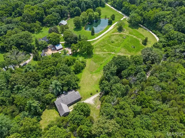 19037 Foxrun Hollow LN, Wildwood, MO 63069