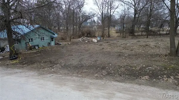 323 W Phipps, La Plata, MO 63459