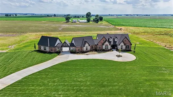 1050 Twin Silos LN, Orchard Farm, MO 63301