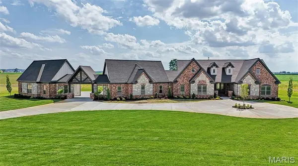 1050 Twin Silos LN, Orchard Farm, MO 63301
