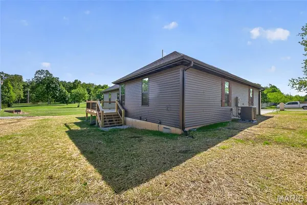2228 Cherry Blossom CIR, Lebanon, MO 65536