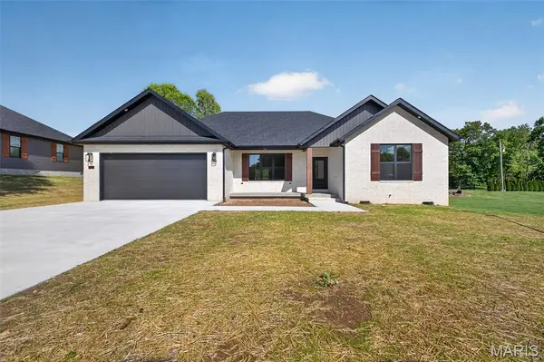 2228 Cherry Blossom CIR, Lebanon, MO 65536