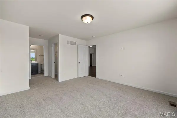 16777 Pebble Stone DR, Florissant, MO 63031