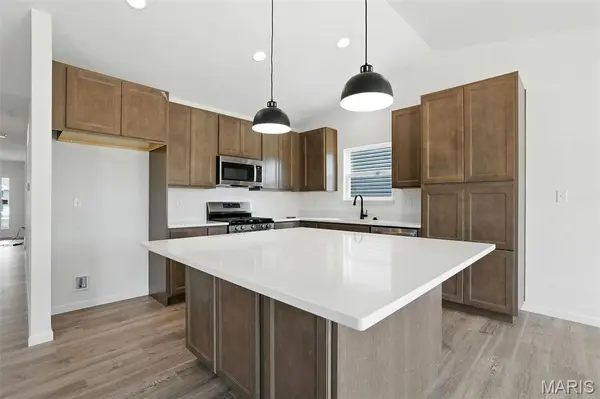 383 Butterfly Garden LN, Wentzville, MO 63385