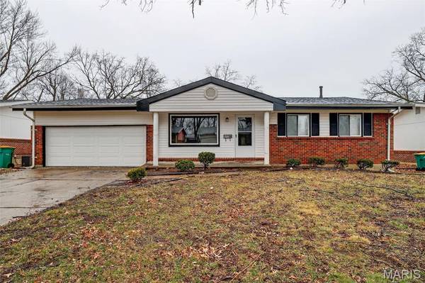 2348 Vorhof DR, St Louis, MO 63136