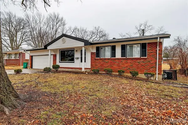 2348 Vorhof DR, St Louis, MO 63136