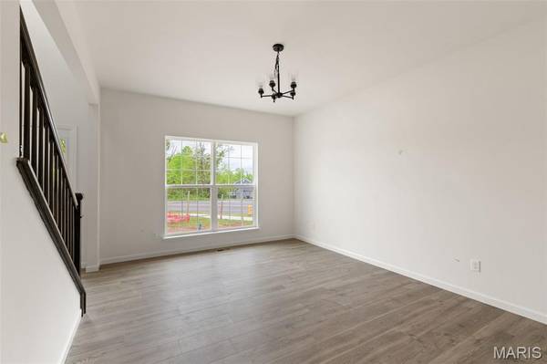 212 Noser DR, Florissant, MO 63031
