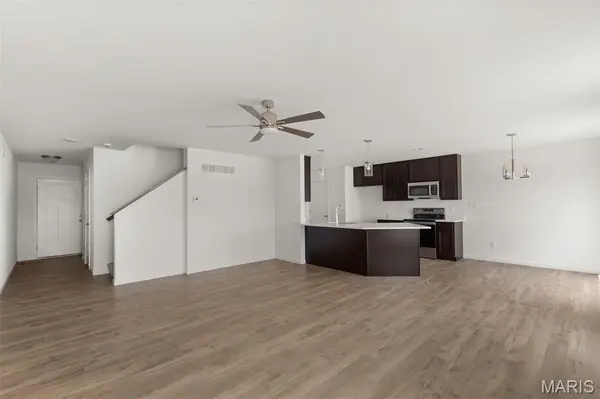 18 Town Centre CT, Foristell, MO 63348