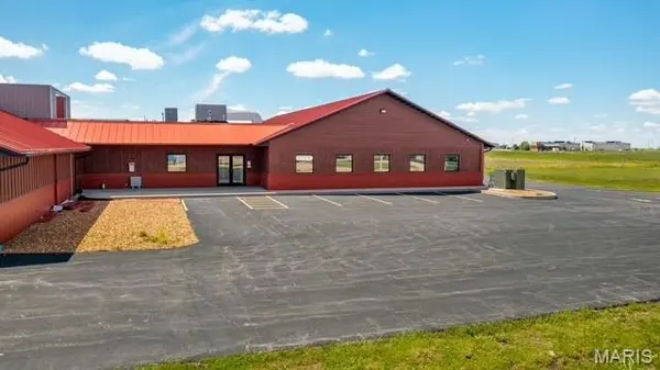 1403 Stamer DR, Litchfield, IL 62056