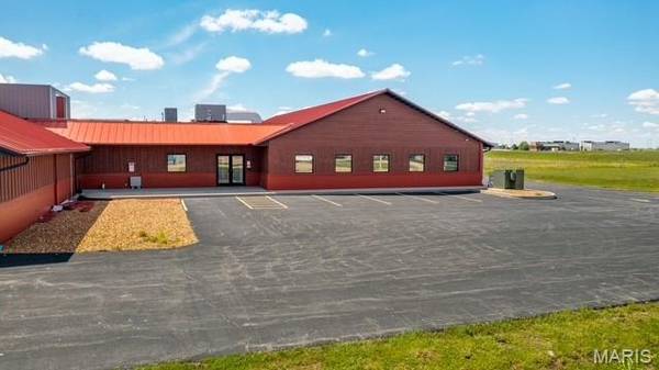 1403 Stamer DR, Litchfield, IL 62056