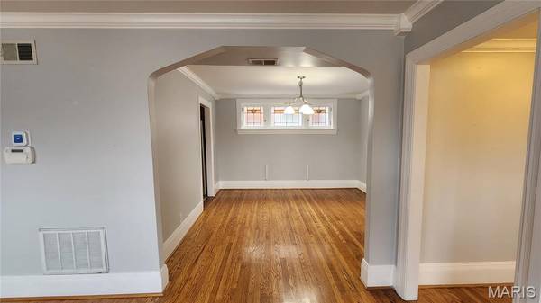 7570 Byron PL #3W, Clayton, MO 63105