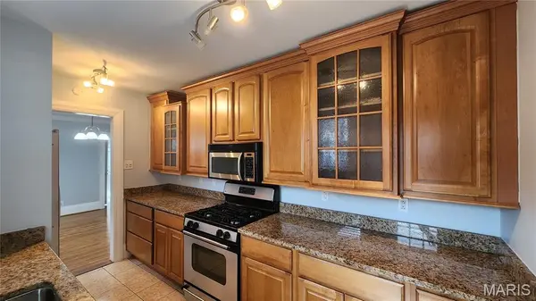7570 Byron PL #3W, Clayton, MO 63105