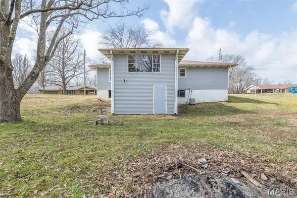 2612 Sherry LN, Poplar Bluff, MO 63901
