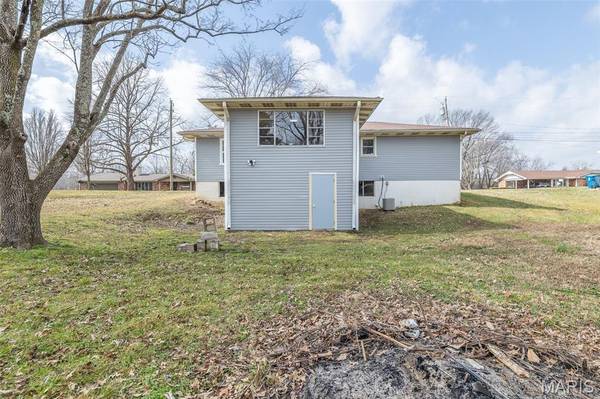 2612 Sherry LN, Poplar Bluff, MO 63901