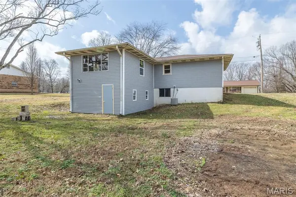 2612 Sherry LN, Poplar Bluff, MO 63901