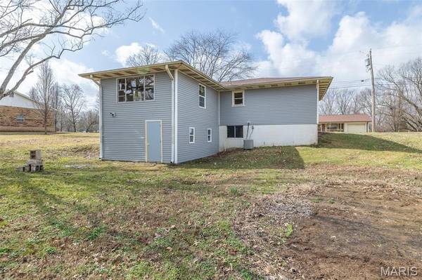 2612 Sherry LN, Poplar Bluff, MO 63901