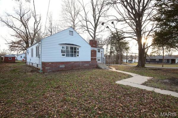906 W Jackson ST, Vandalia, IL 62471