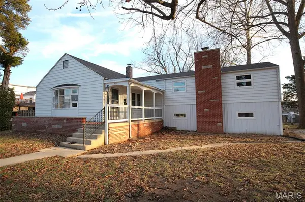 906 W Jackson ST, Vandalia, IL 62471