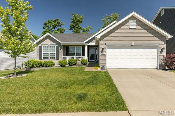 162 Hidden Bluffs DR, Lake St Louis, MO 63367
