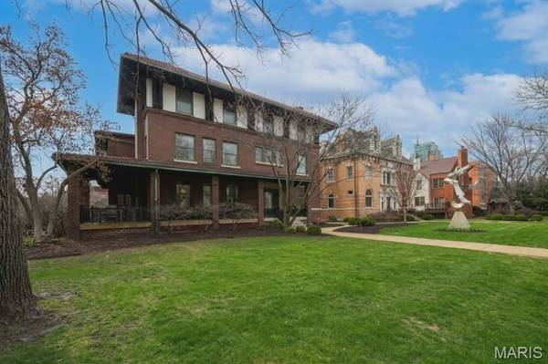 4500 West Pine BLVD, St Louis, MO 63108