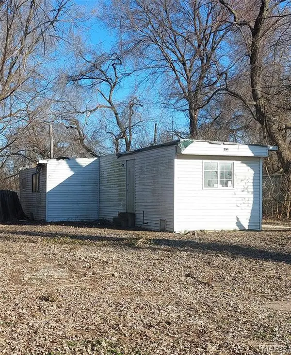1516 N 53rd ST, East St Louis, IL 62204