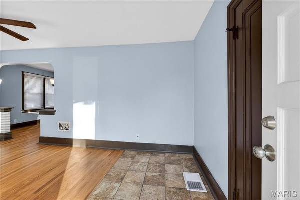 2164 Knox Ave, St Louis, MO 63139