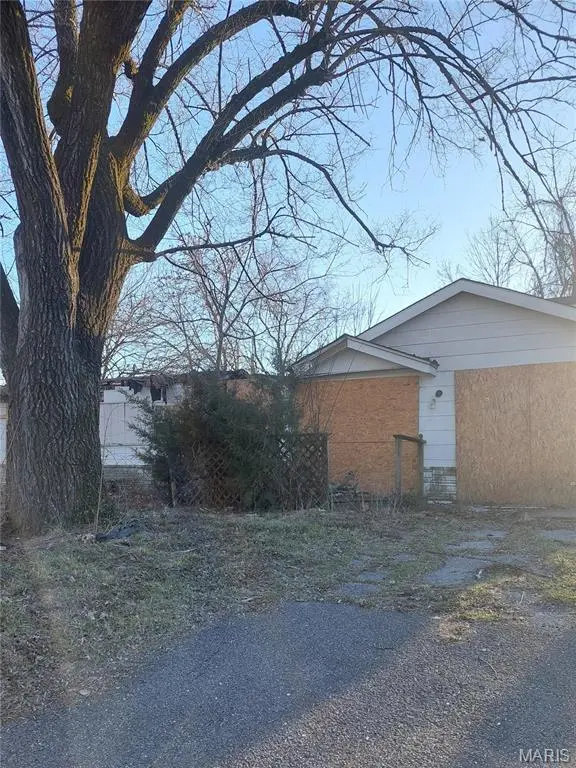 818 E 5th ST, Cahokia, IL 62206