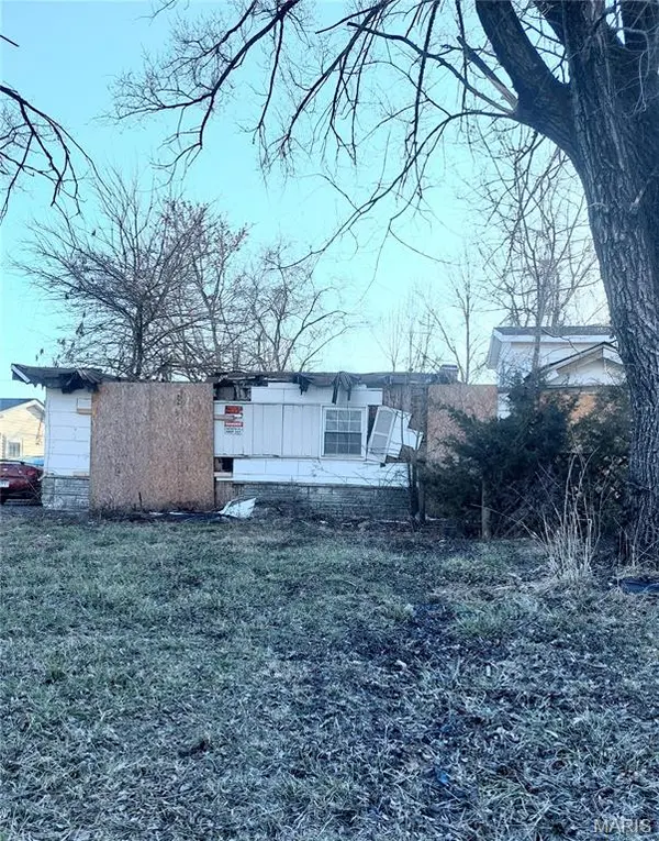 818 E 5th ST, Cahokia, IL 62206