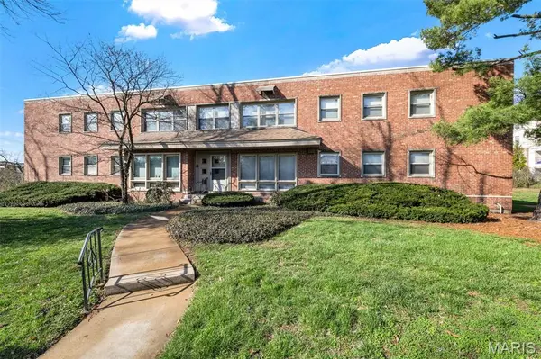3 Delcrest CT #102, University City, MO 63124