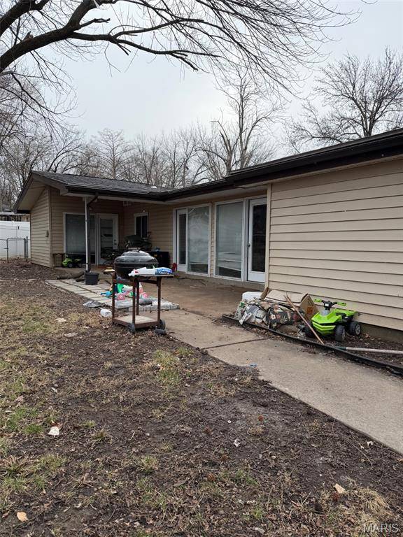 4 Milbrook LN, Florissant, MO 63033