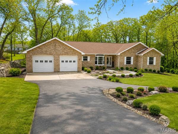 7 Denzel DR, Greenville, IL 62246