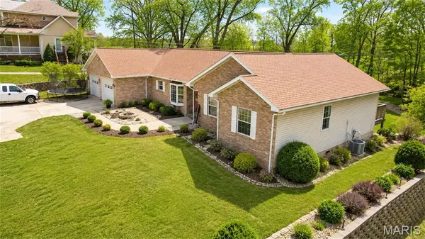 7 Denzel DR, Greenville, IL 62246